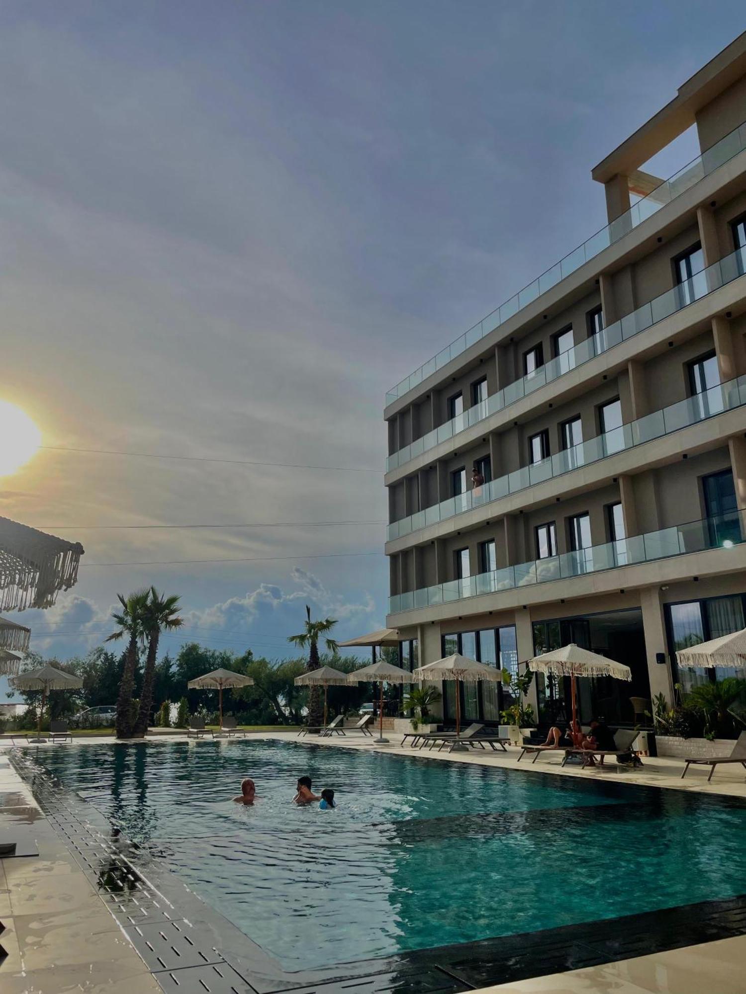 Tris3 Hotel Radhime Luaran gambar