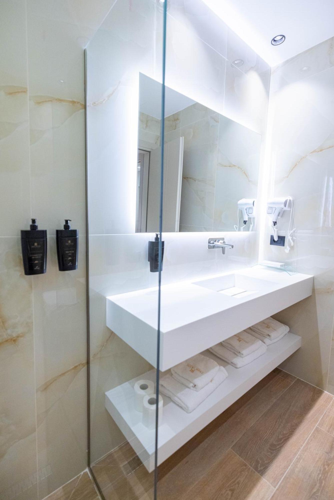 Tris3 Hotel Radhime Luaran gambar