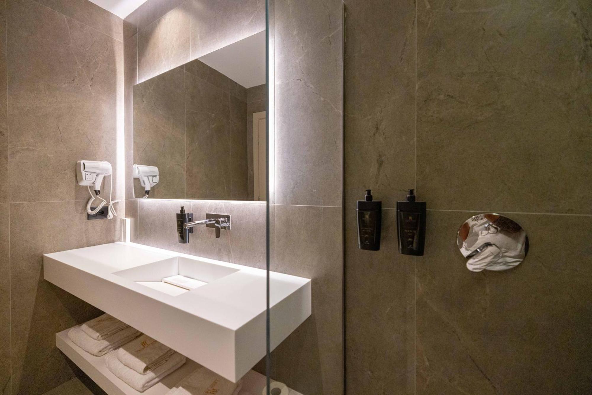 Tris3 Hotel Radhime Luaran gambar