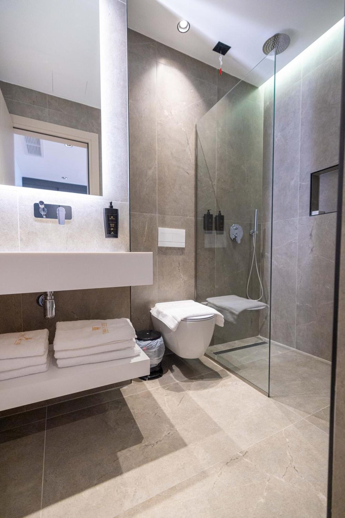 Tris3 Hotel Radhime Luaran gambar